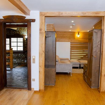 Conacul Drahneilor Hotel Ruscova ภายนอก รูปภาพ