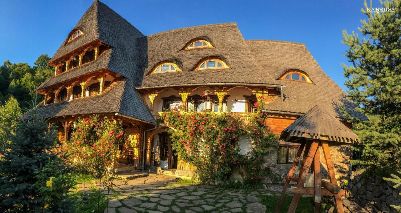 Conacul Drahneilor Hotel Ruscova ภายนอก รูปภาพ