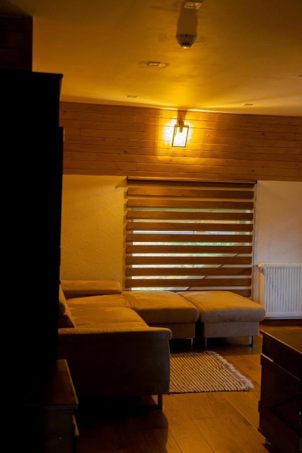 Conacul Drahneilor Hotel Ruscova ภายนอก รูปภาพ