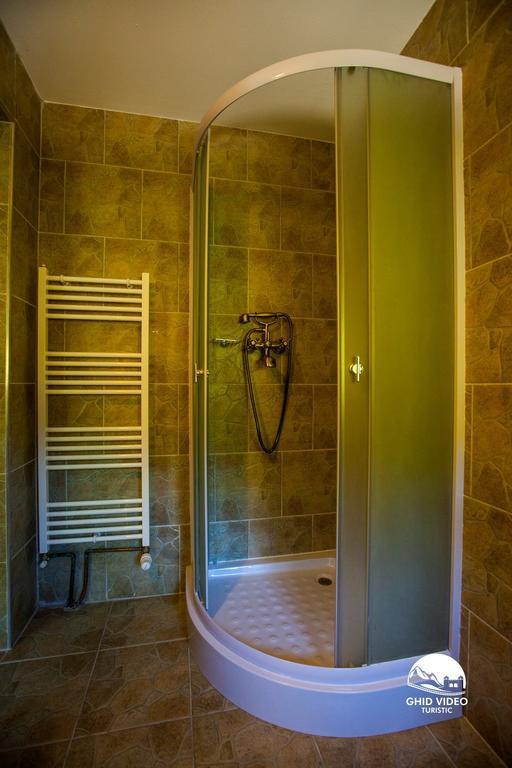 Conacul Drahneilor Hotel Ruscova ห้อง รูปภาพ