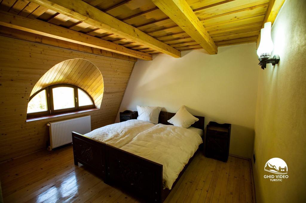 Conacul Drahneilor Hotel Ruscova ห้อง รูปภาพ
